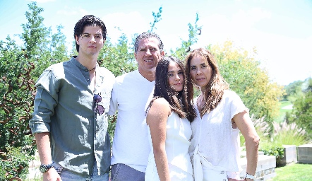  Andrés González, Gustavo González, Sofía González y Gabriela Aranda.