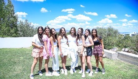  Loretta, Manu Zambrano, Loreta Castañedo, Sofía González, Marina, Constanza, Regina Mercado y Vale Alvarado.
