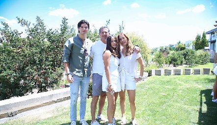  Andrés González, Sofía González, Gabriela Aranda y Gustavo González.