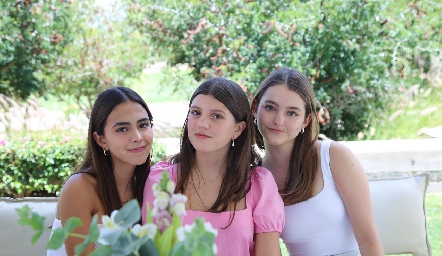  Loretta Castañedo, Manu y Marina.