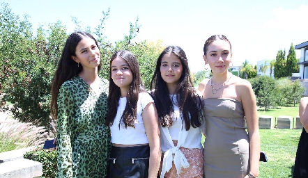  Valeria Quiroz, Regina Mercado, Loretta Galván y Paloma Artolózaga.