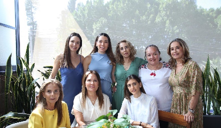  Paola Cano, Michell Cano, Lucila Gaviño, Araceli Ramírez, Patricia Gaviño, Elena Gaviño, Cristi Gálvez y Patricia Gómez.