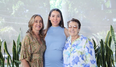  Patricia Gaviño, Michell Cano y Gela Gómez.