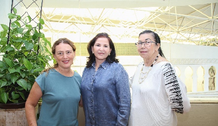  Marisol López, Laura Solís de Cervantes y Lucy Compean.