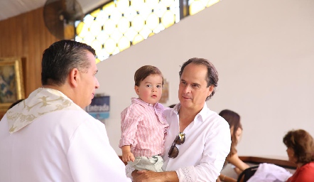  Luca Dibildox con su abuelo Raúl Antunes.