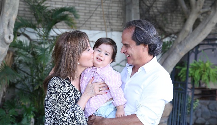  Claudia Castro, Luca Dibildox y Raúl Antunes.