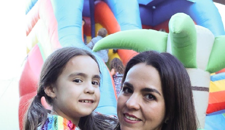  Fer Castillo con su hija María Pía.