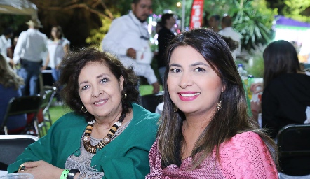  Maura Hernández y Lucy Guerrero.