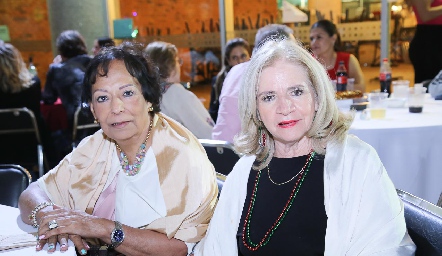  Carmen Fernández y Rosalinda Ortiz.
