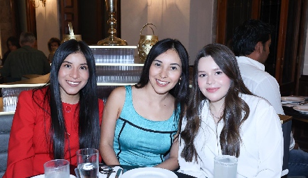  Maidely Rueda, Mariely Rueda y Jimena Ochoa.