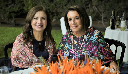  Martha Lafuente y Martha Elena Meade.