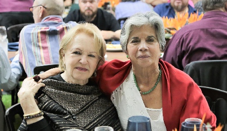  Lynette Pizzuto y Beatriz de Benavente.