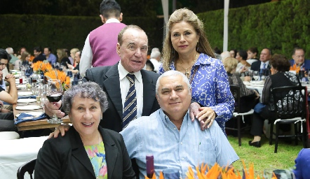  Abelardo Uría, Koki Medina, Lourdes Romero y Sabino Medina.