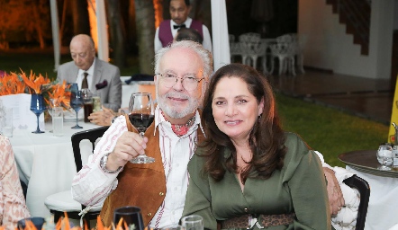 Ignacio Alcalá y Marichuy Corro.