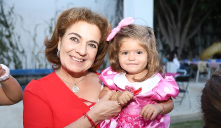  Lilian Abud con su nieta Maite.