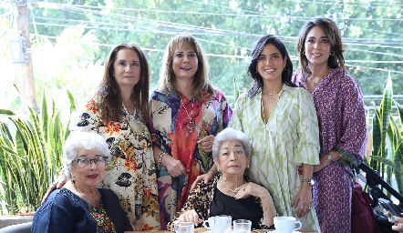  Alejandra Rodríguez, Laura Rodríguez Páez, Maribel Rodríguez, Maribel Lozano, Rosa Páez y Julieta Páez.