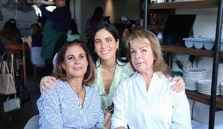  Ana Laura Villarreal, Maribel Rodríguez y Mónica González.