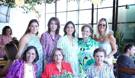 Ana Pau Bravo, Maribel Lozano, Maribel Rodríguez, Lolita Álvarez, Ana Gaby Lozano, Adriana Rodríguez, Rosy Álvarez y Alejandra Álvarez.