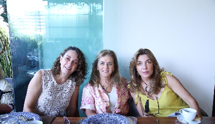  Gloria Martínez, Adriana Carrera y Nuria Lozano.