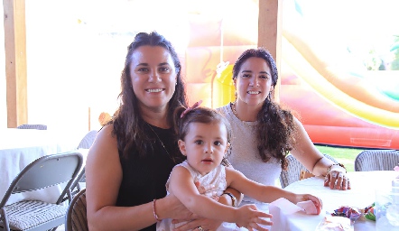  Sofía, Yolanda y Camila.