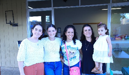  Gabriela Viramontes, Begoña, Cristina, Sofía y Camila.