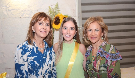  Lucía Estrada, Adriana Muñoz y Gloria Estrada.