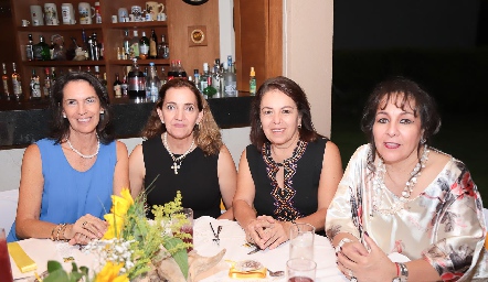  Alejandra Gómez, Mónica Alcalde, Juliana Garza y Lila González.