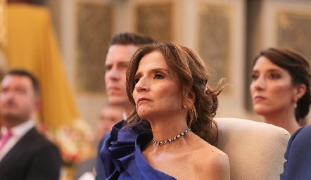  Cristina García Siller, mamá de la novia.