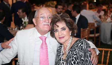 Carlos Velázquez y María Zendejas.