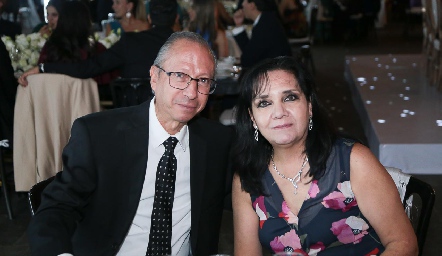 Salvador Wong y Alejandra Arce.
