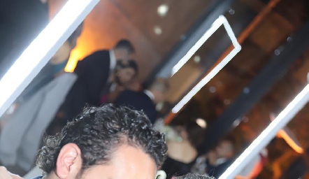  Celebrando el cumpleaños de Victorio Ortiz.