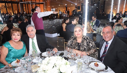  Yolanda Echavarría, José Santos, Alba Guel y Aldo Guel.