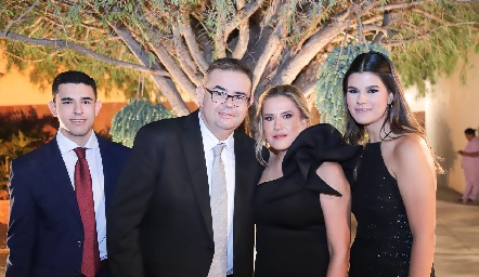  Juan Carlos Pérez, Juan Carlos Pérez, Elizabeth Ramírez y Ximena Pérez.