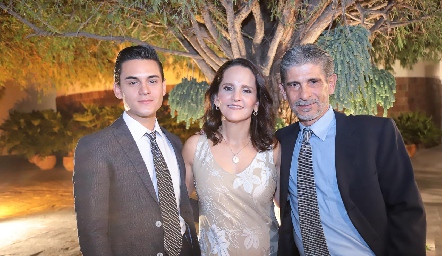  Alonso Reverte, Mariana Ramírez y Fernando Reverte.