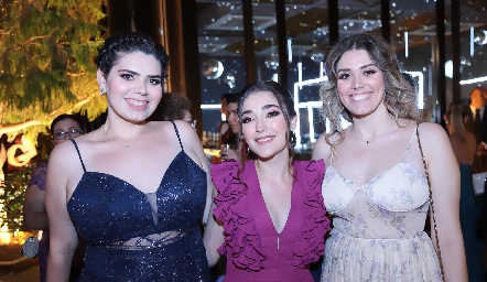 Geraldina Rivas, Mari Carmen Pavón y María Rivas.