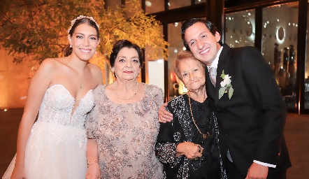  Silvia Guel, Silvia Aurora Bernés, Socorro Aguirre y Pepe Armendáriz.