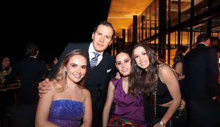  María José Valle, Alejandro Chávez, Nuria Manzo y Andrea Zúñiga.