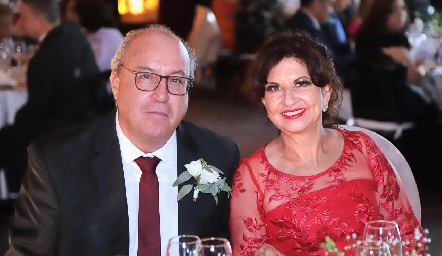  Francisco Armendáriz y Albertina Ferro, papás del novio.