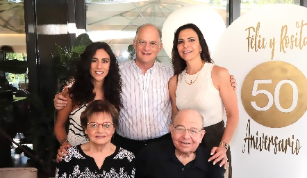  Irasema Abud, Alejandro Age y Mely Mahbub, con sus suegros Rosa Sarquis y Félix Feres.