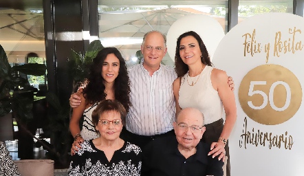  Irasema Abud, Alejandro Age y Mely Mahbub, con sus suegros Rosa Sarquis y Félix Feres.