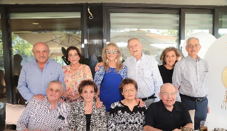  Juan Sarquis, Irene Rangel, Chayo Ortuño, Antonio Sarquis, Margarita Labastida, Saad Sarquis, Manolo Abad, Catalina Sarquis, Rosa Sarquis y Felix Feres.