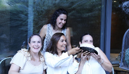 Ariadni Stavros, Yolanda Pérez, Lorena Torres y Mariana Calvillo.