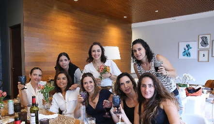  Ana Luisa, Sandra, Lourdes, Ana Luisa, Lorena, Vero, Marisol y Lorena Ortiz.