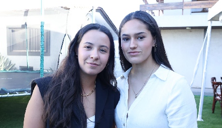  Isabel González y Macarena Fernández.