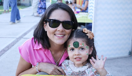  Paola Hernández con su hija Macarena.