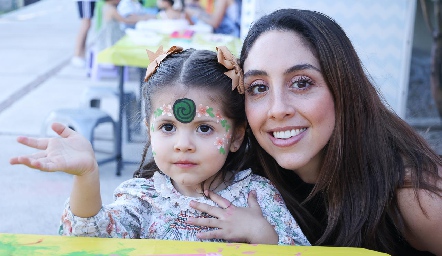  Macarena y Sofía Hernández.