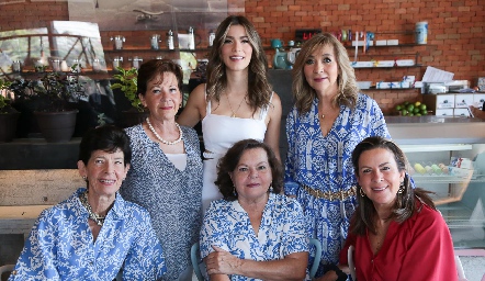  Mercedes Muñiz, Sofía Muñiz, Cristina Córdova, Lety Muñiz, Linda Goldaracena y Martha Elena Muñiz.