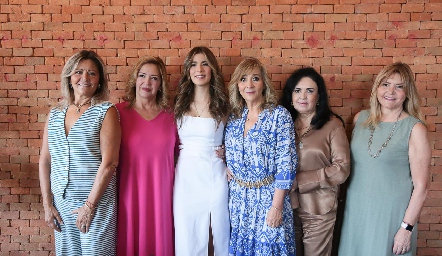 Anyul Kury, Adriana Milán, Sofía Muñiz, Cristina Córdova, Julia Marín y Gloria Kury.