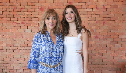 Cristina Córdova con su hija Sofía Muñiz.