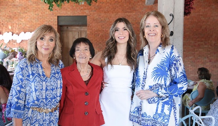 Cristina Córdova, Bertha Córdova, Sofía Muñiz y Bety Ortuño.